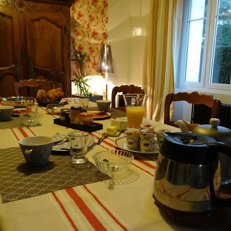 Les Tilleuls - Chambres D'Hotes - La Rochefoucauld Luaran gambar