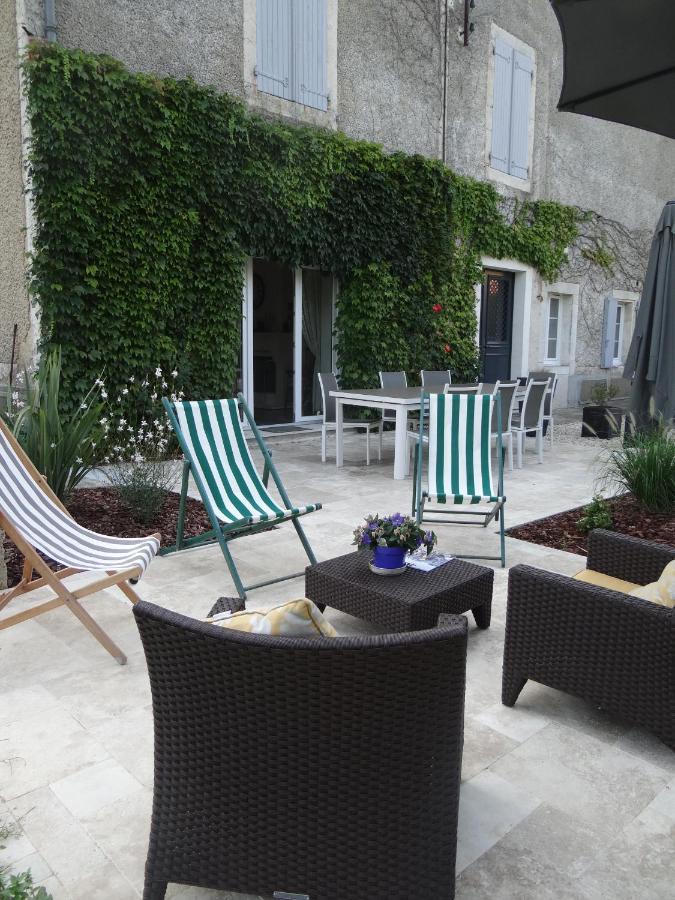 Les Tilleuls - Chambres D'Hotes - La Rochefoucauld Luaran gambar