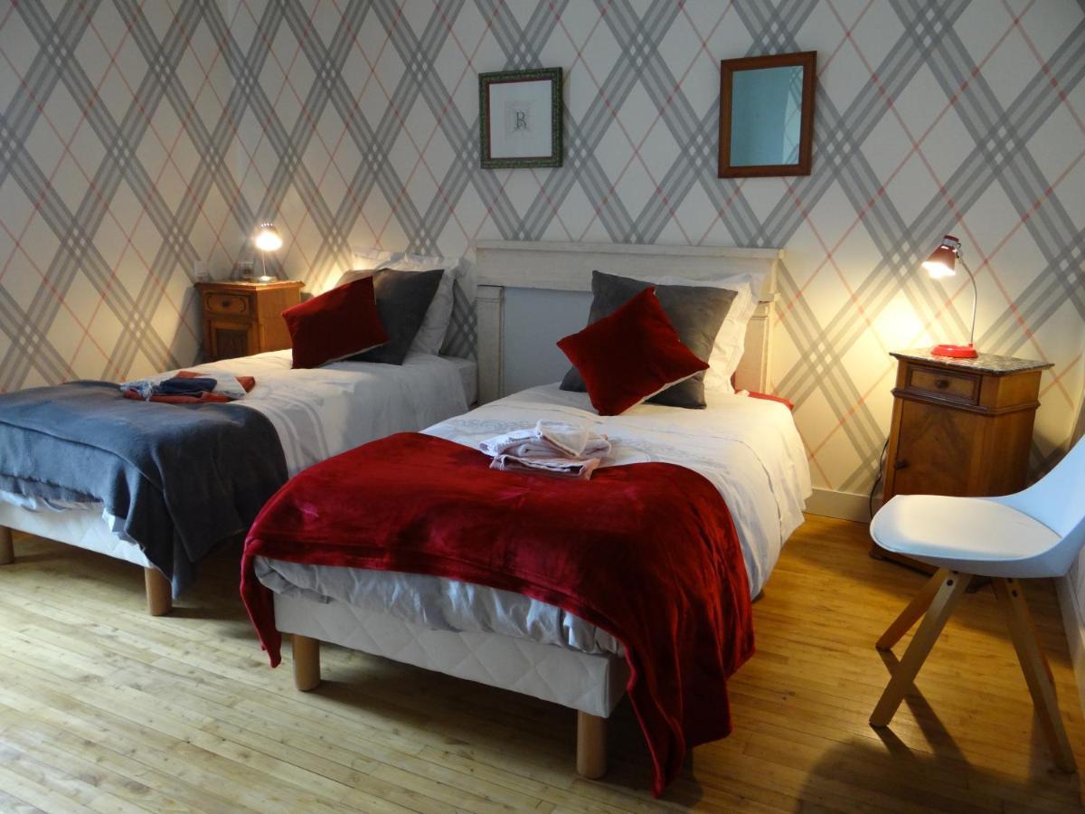 Les Tilleuls - Chambres D'Hotes - La Rochefoucauld Luaran gambar
