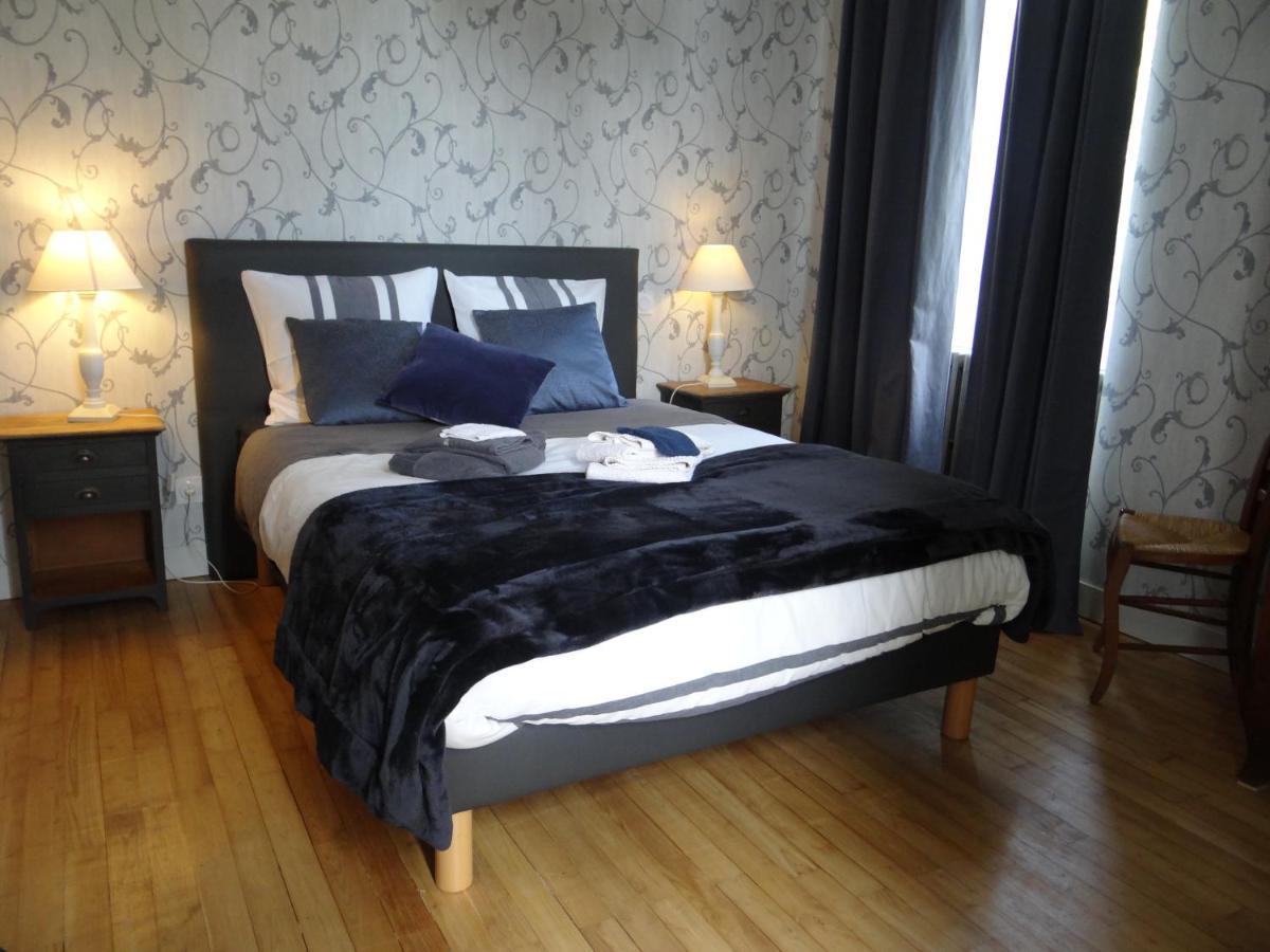 Les Tilleuls - Chambres D'Hotes - La Rochefoucauld Luaran gambar