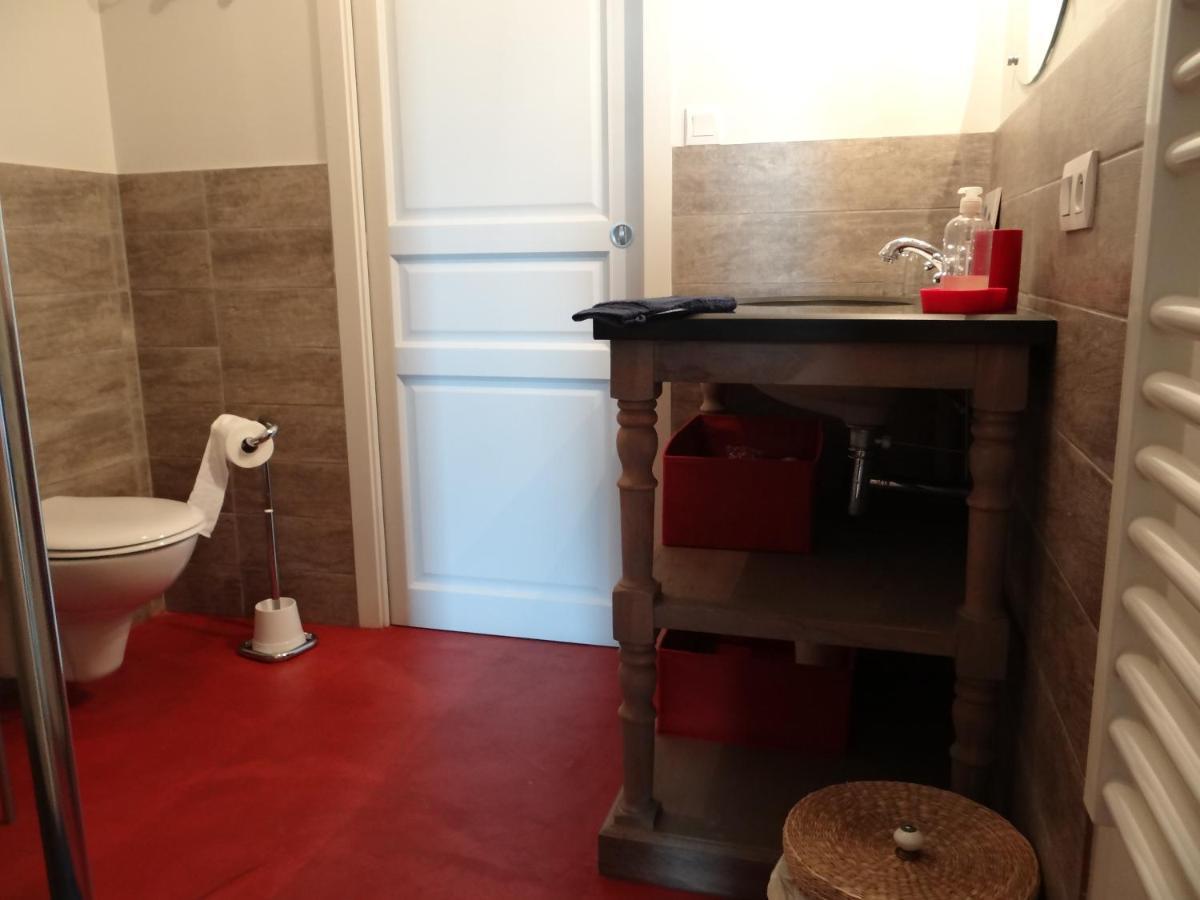 Les Tilleuls - Chambres D'Hotes - La Rochefoucauld Luaran gambar