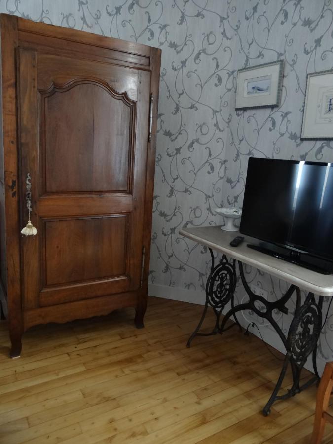 Les Tilleuls - Chambres D'Hotes - La Rochefoucauld Luaran gambar