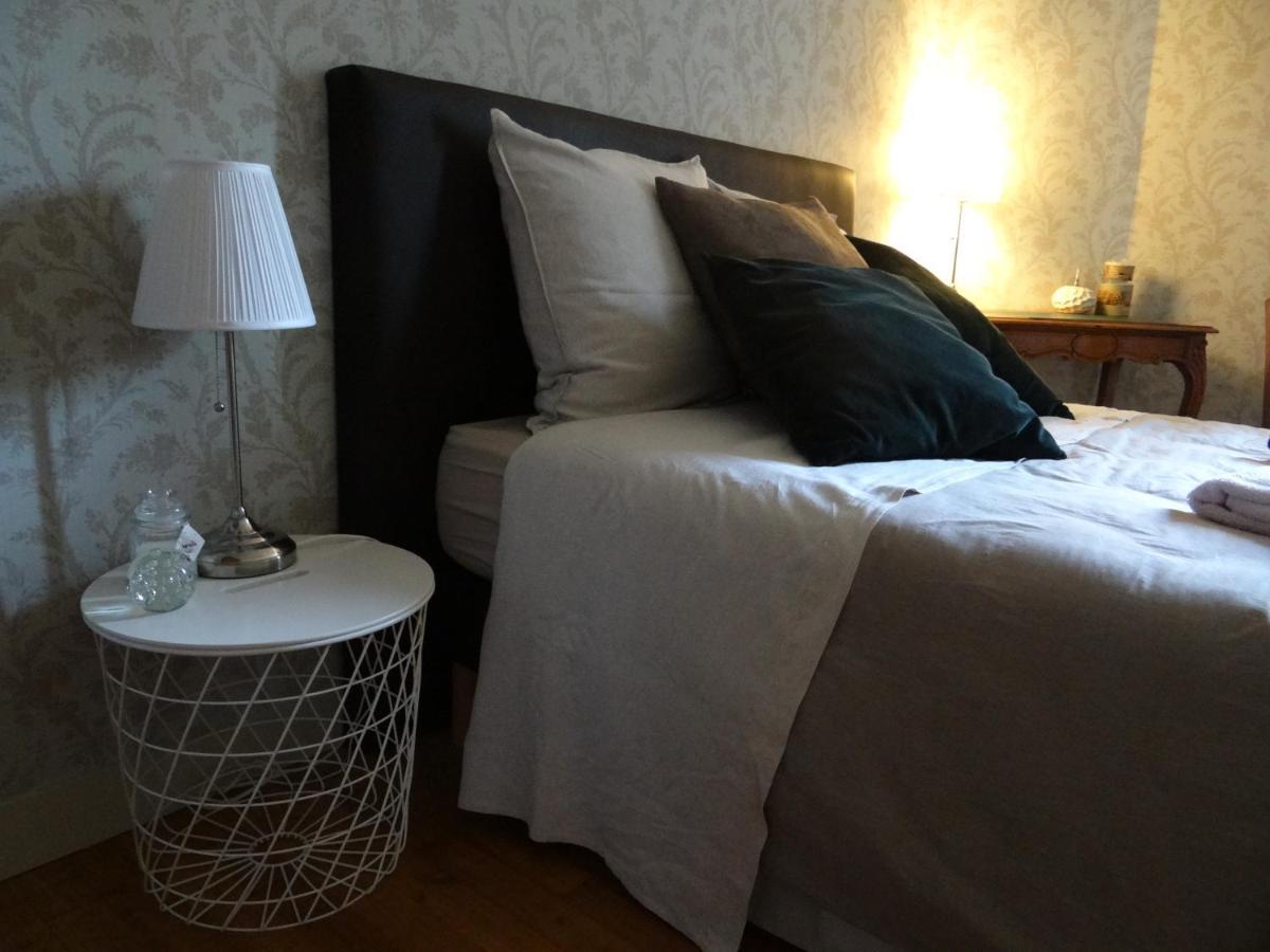 Les Tilleuls - Chambres D'Hotes - La Rochefoucauld Luaran gambar